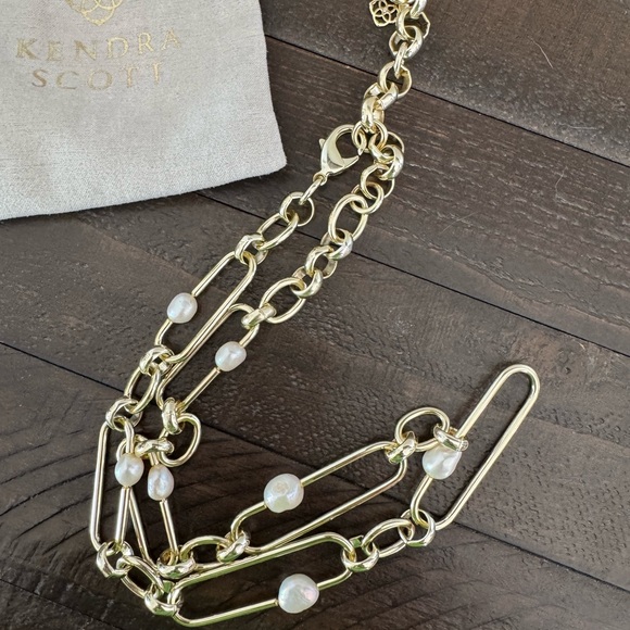 EUC Kendra Scott Lindsay Gold Tone Paperclip Chain Necklace White Pearl 20" - Picture 4 of 4
